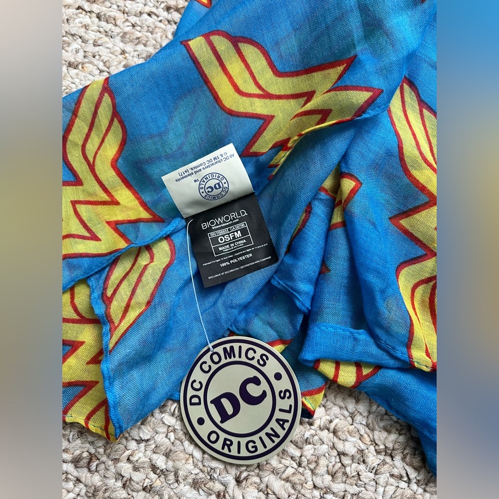 Wonder Woman Scarf - Picture 3 of 3